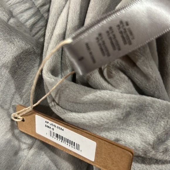 Skims Velour Jogger - Picture 2 of 2